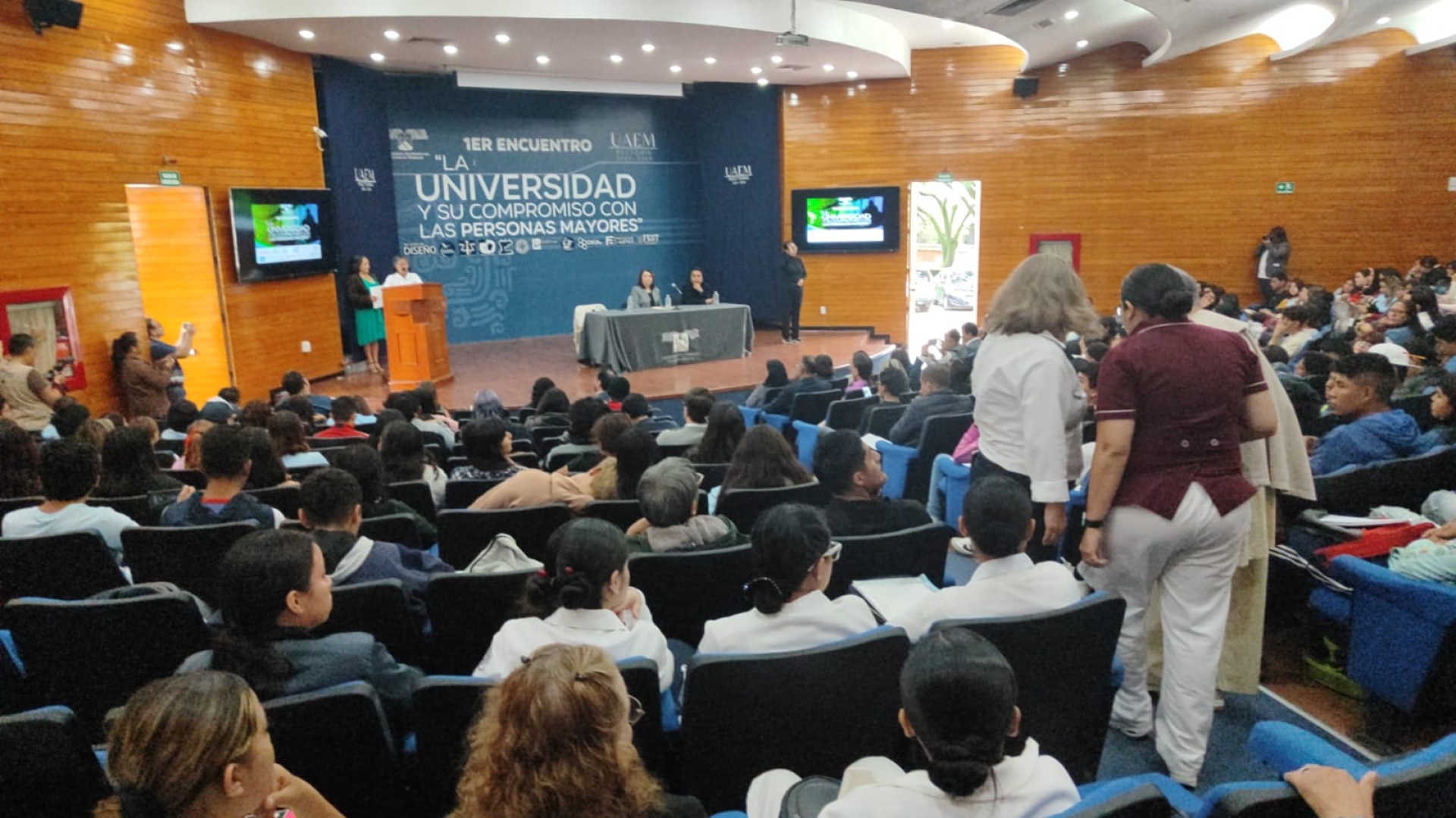 Realizan encuentro 'La universidad y su compromiso con las personas mayores' en la UAEM