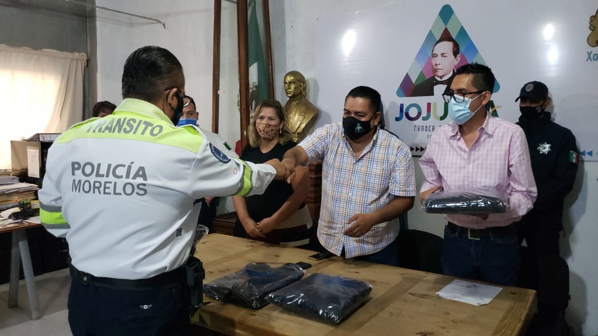 Entregan uniformes a policías en Jojutla