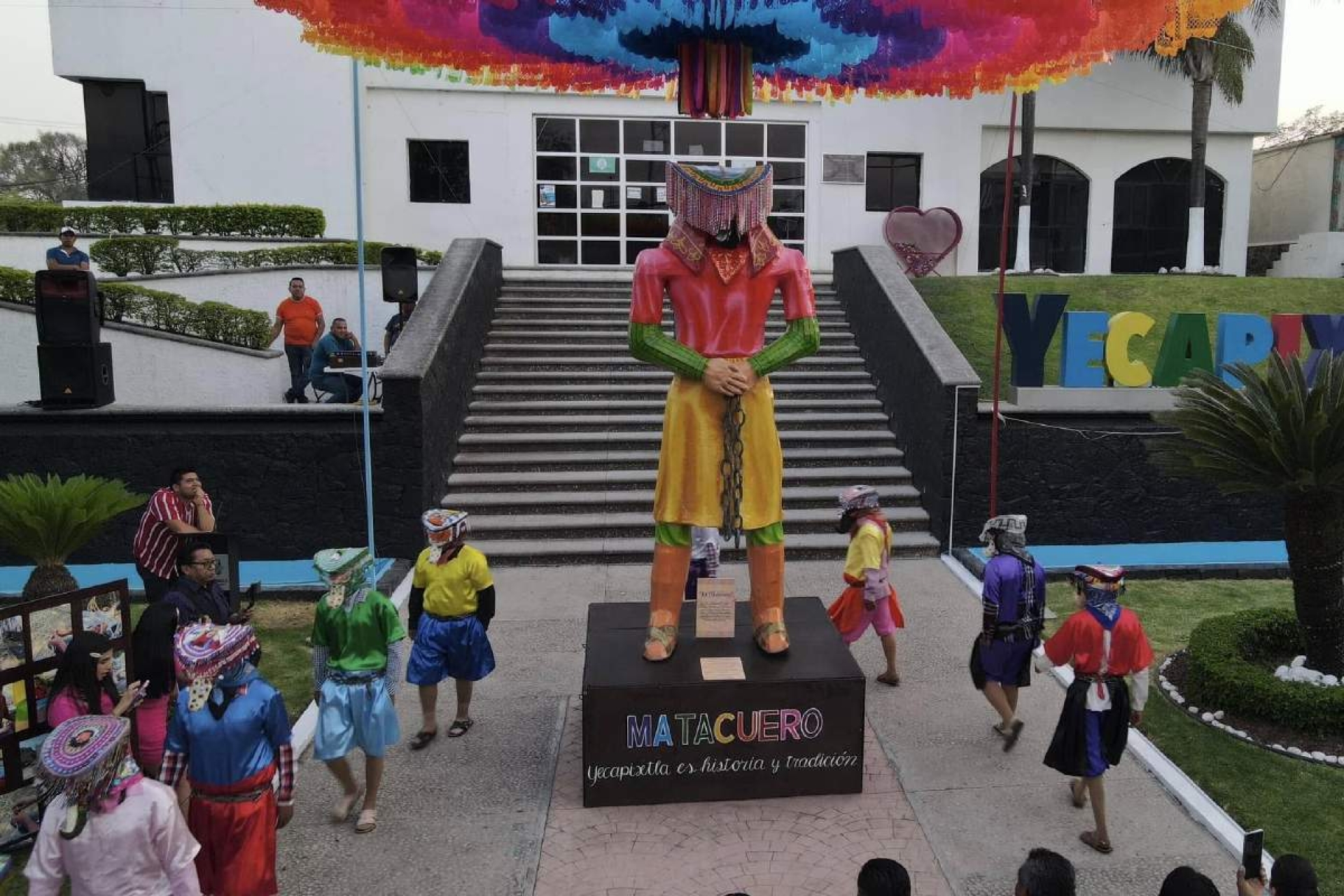 Develan monumento de 'El Matacuero' en Yecapixtla