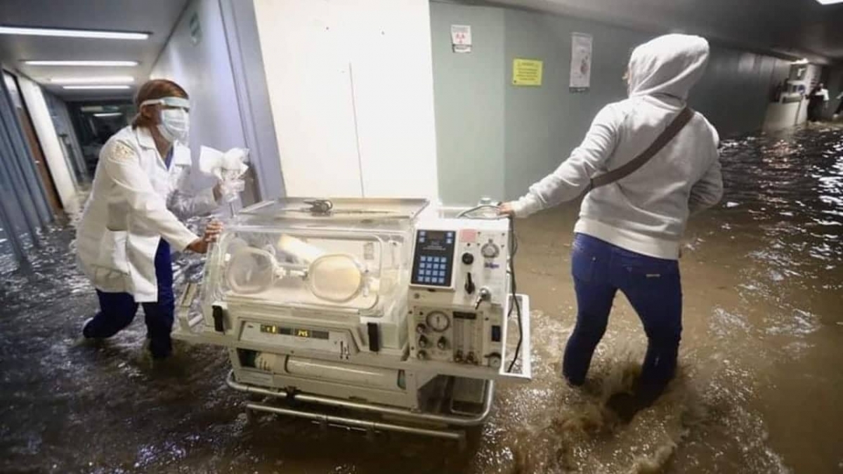 Por fuertes lluvias, se inunda Hospital General de Atizapán