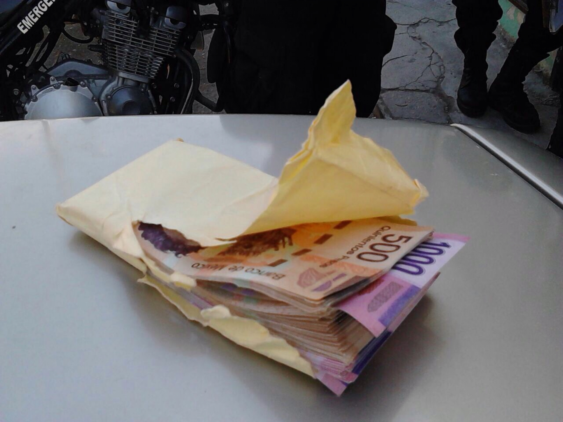 Le robaron 65 mil pesos al salir de un banco