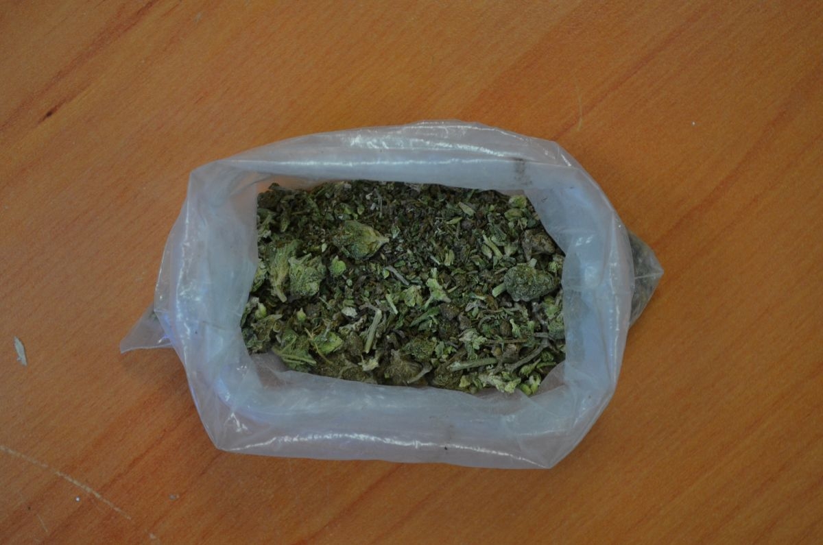 Detienen a un hombre que presuntamente tenía droga
