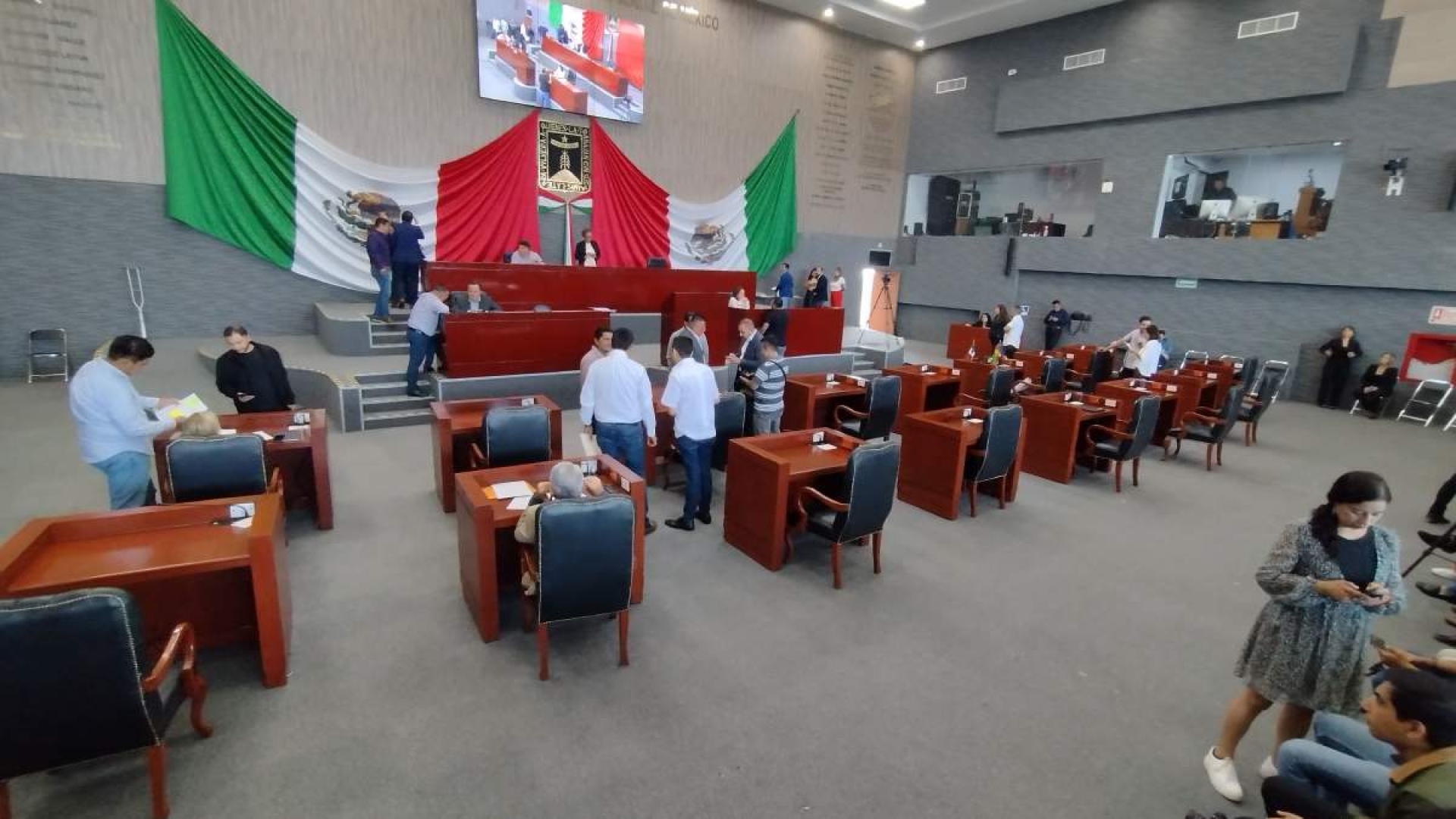Aprueben dictámenes de leyes de ingresos municipales