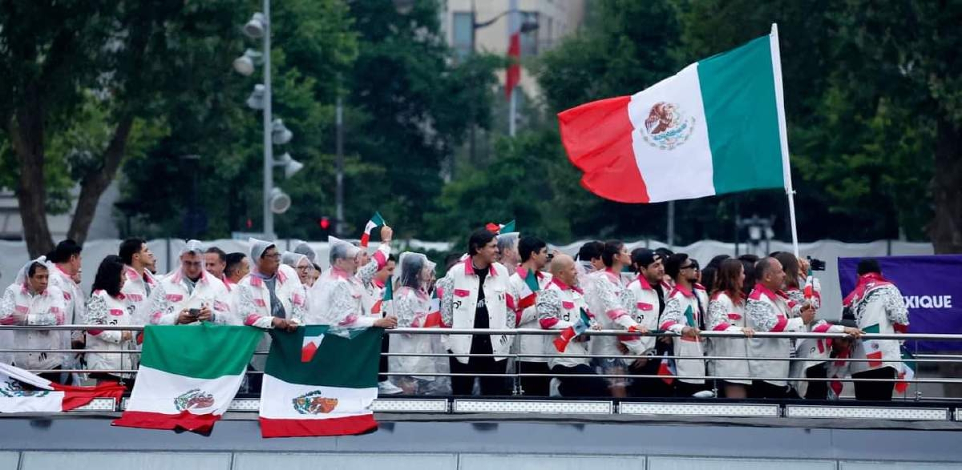 Morelense iza la bandera de México en los Juegos Olímpicos 2024