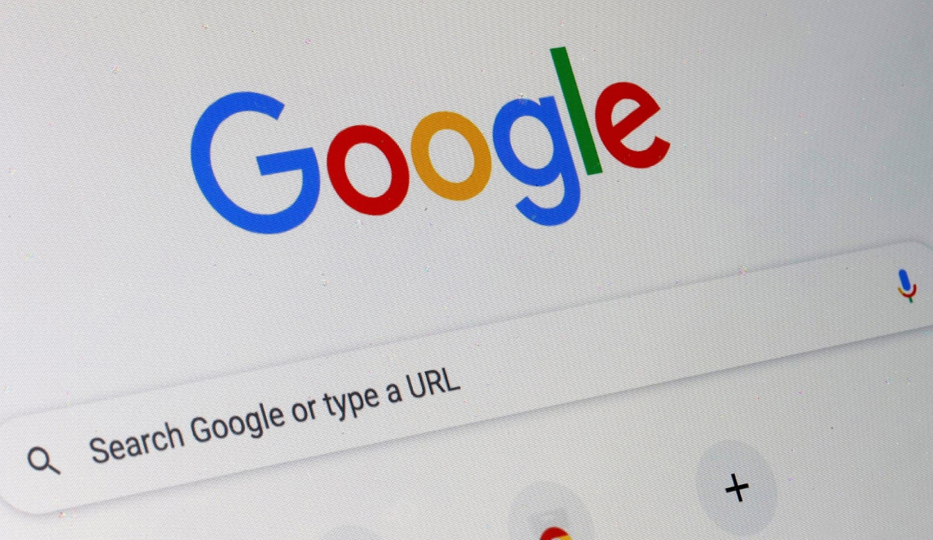 Alertan sobre nueva estafa en Google: anuncios manipulados muestran números falsos de soporte