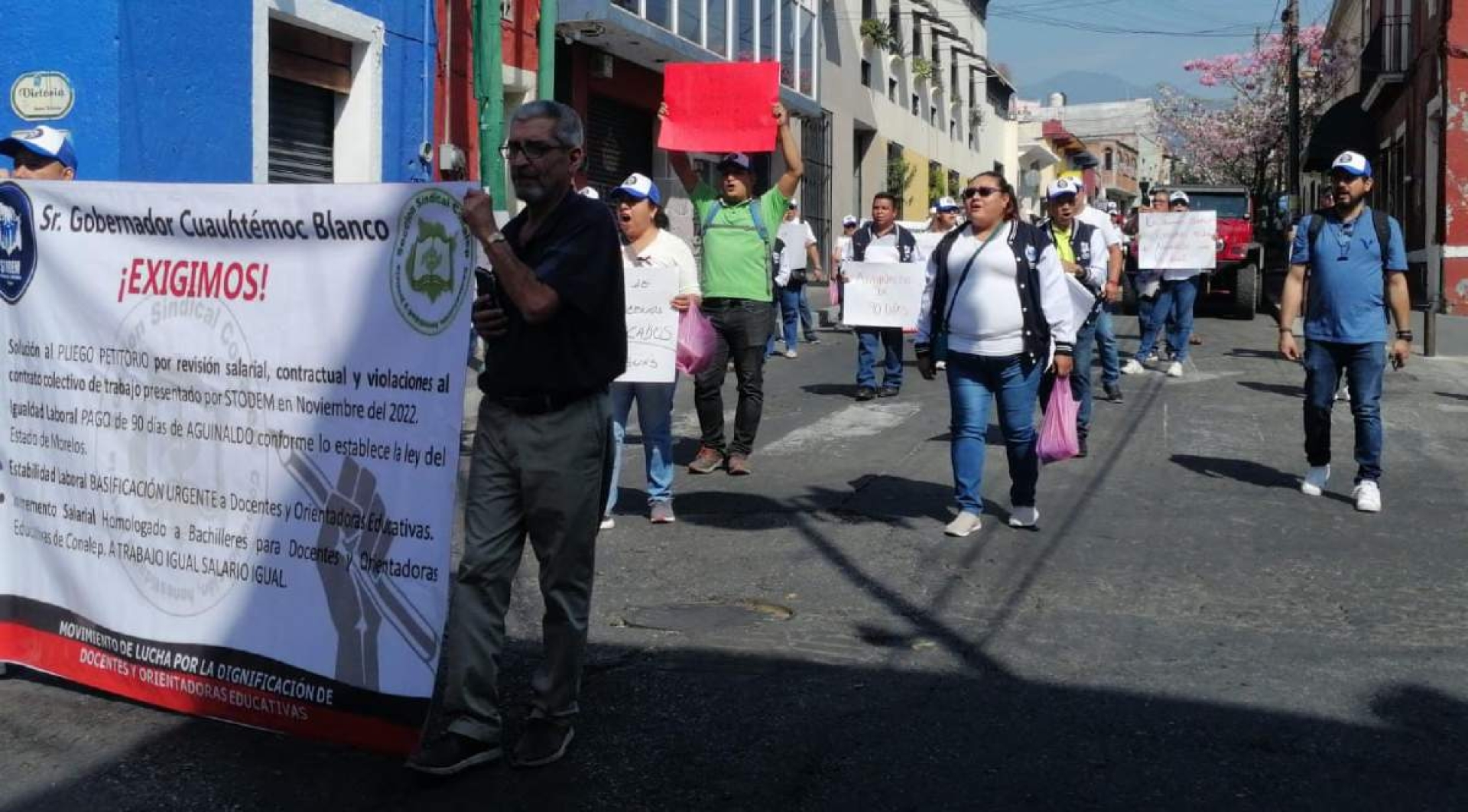 Sindicato minoritario de Conalep realiza marcha