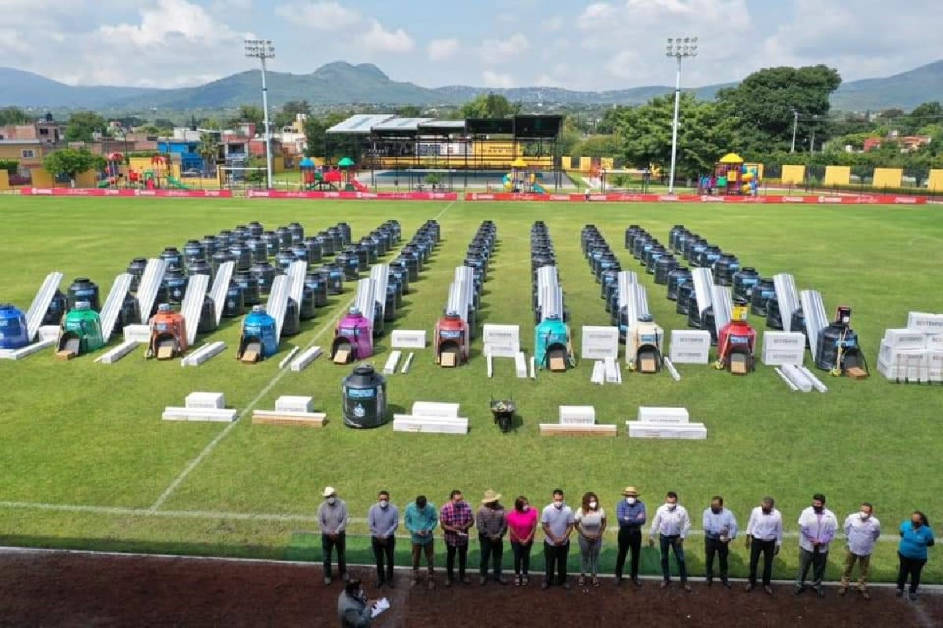 Familias de Yautepec reciben apoyos para mejorar su vivienda