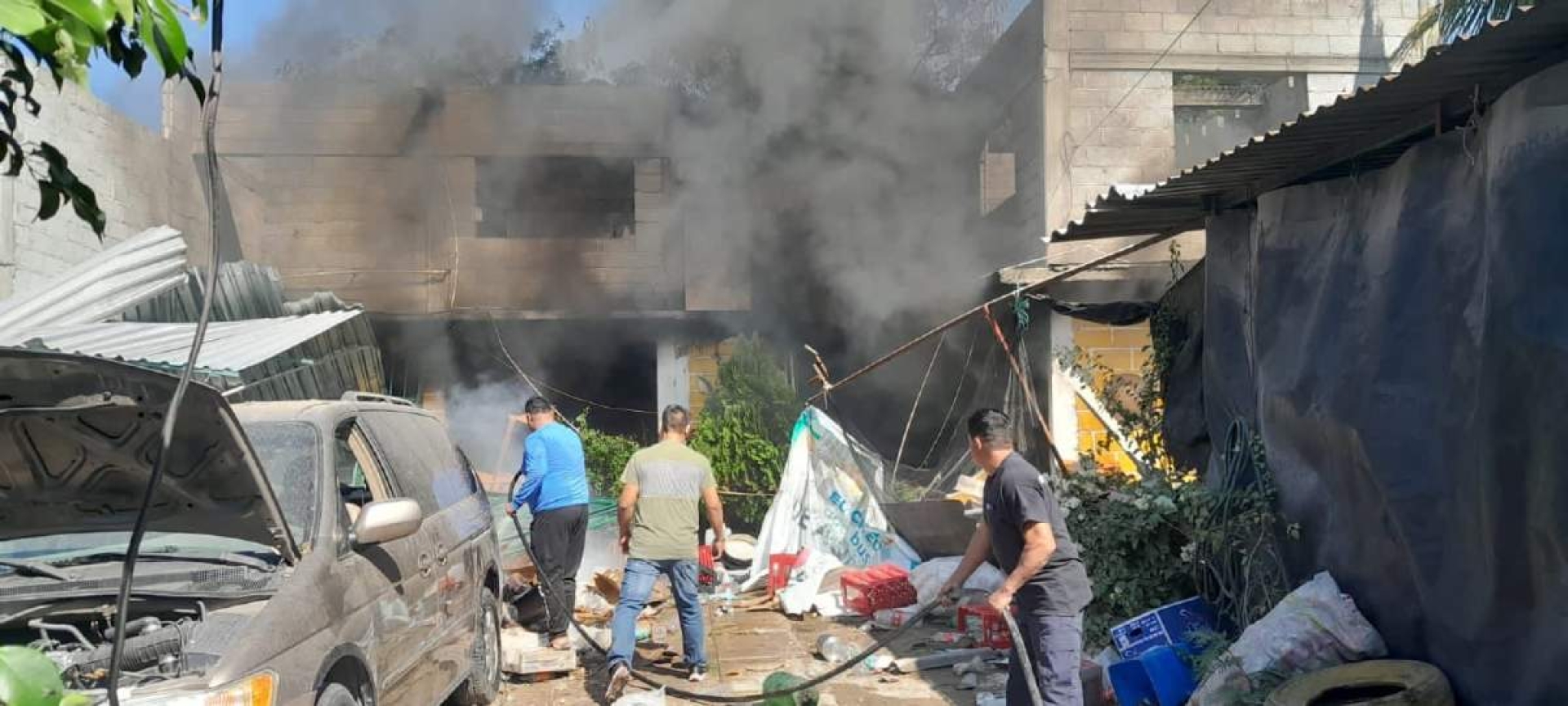 Se registra incendio en casa donde almacenaban pirotecnia