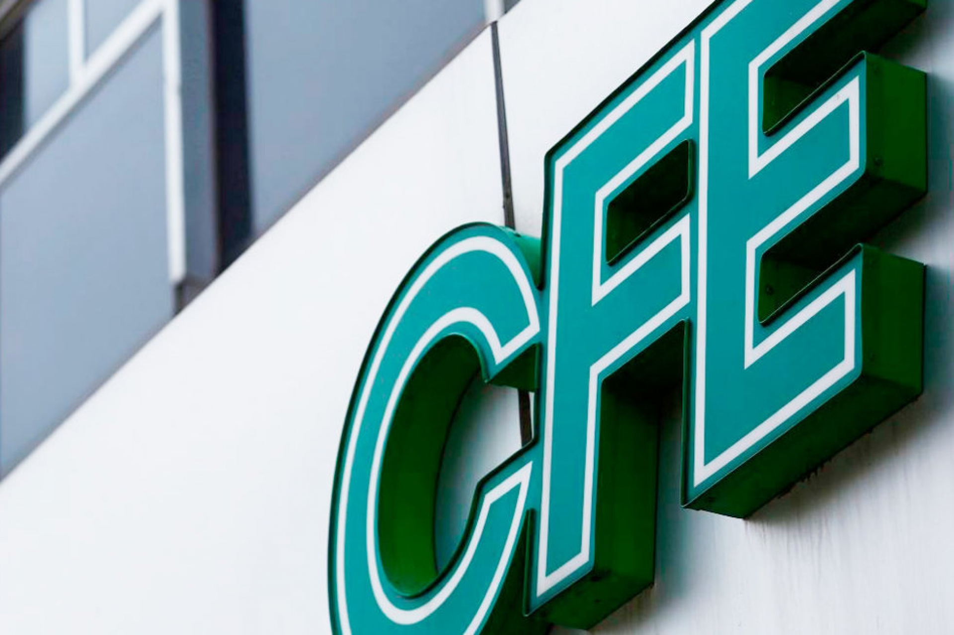 Aumentan denuncias por cobros excesivos de CFE