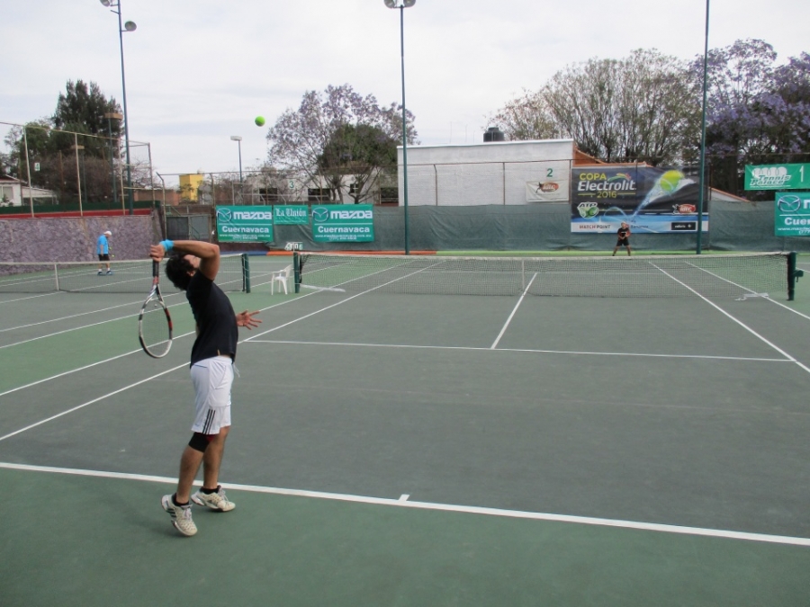 Avanzan a cuartos de final en el Torneo Semana Santa de tenis