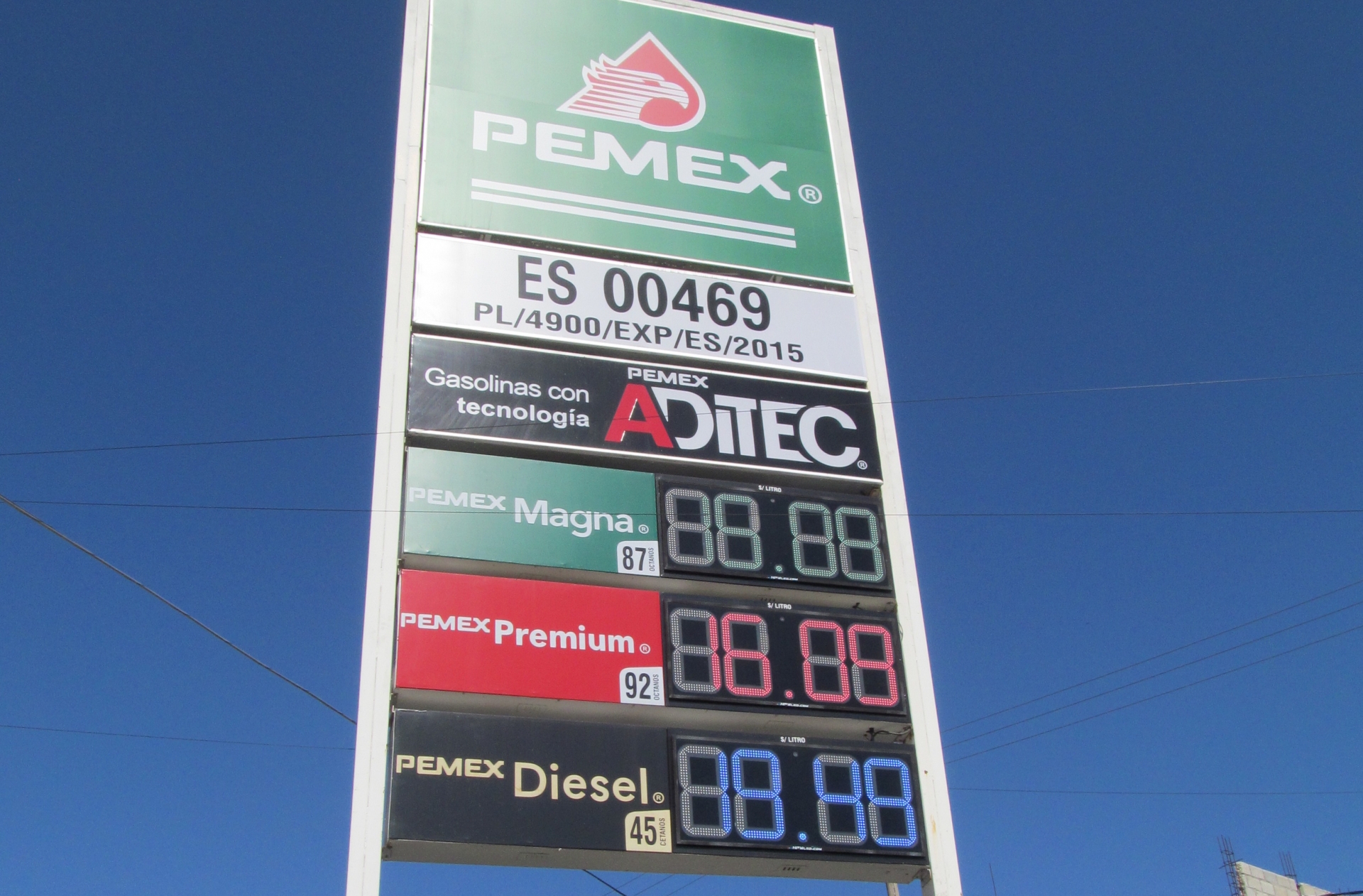 Baja en el precio de la gasolina ayuda a ruteros