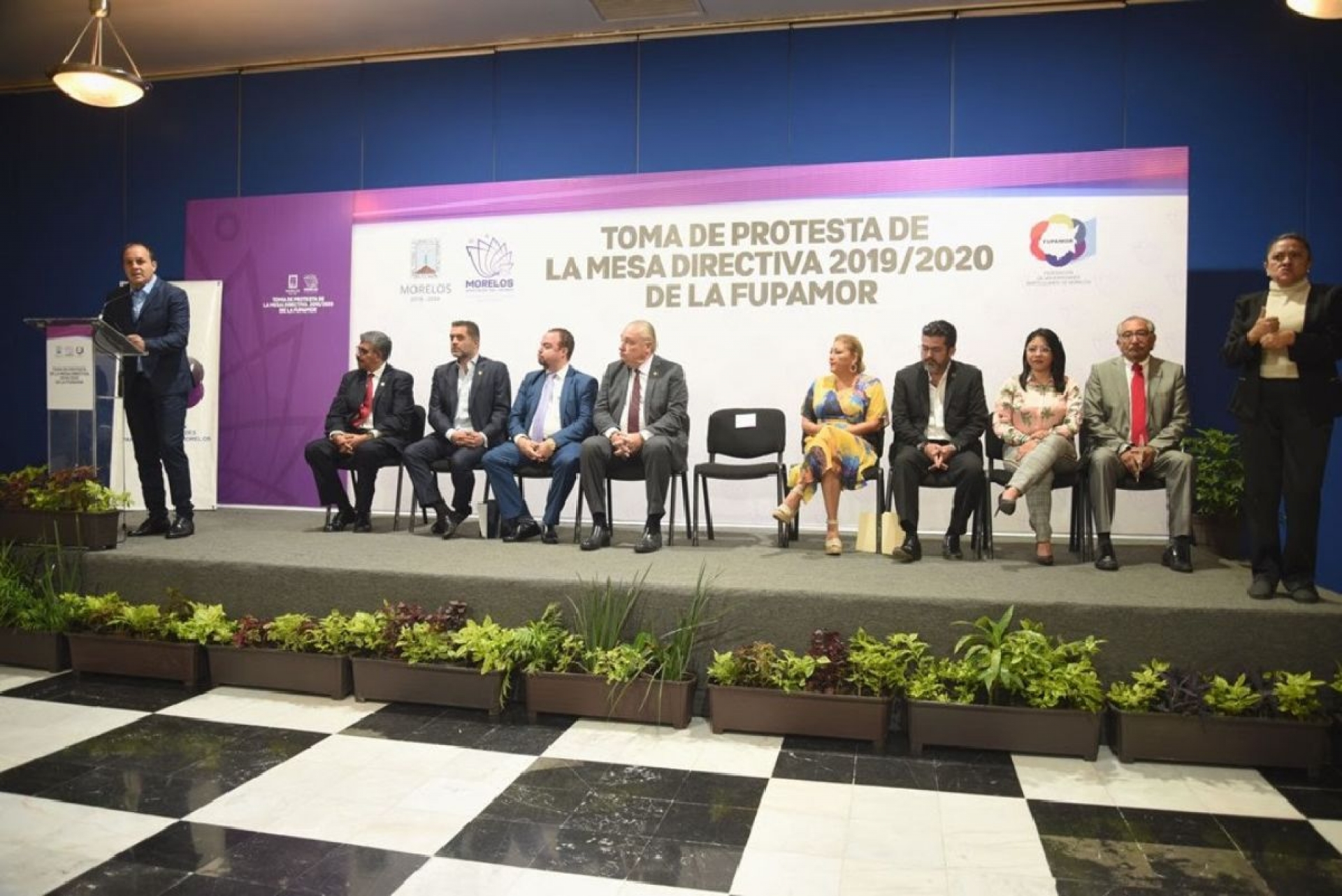 Reitera Cuauhtémoc Blanco compromiso con el sector educativo