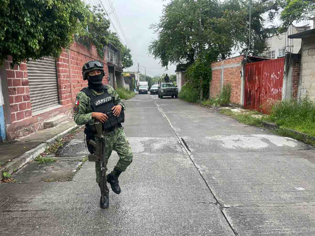 Abandonan un cadáver en un terreno baldío
