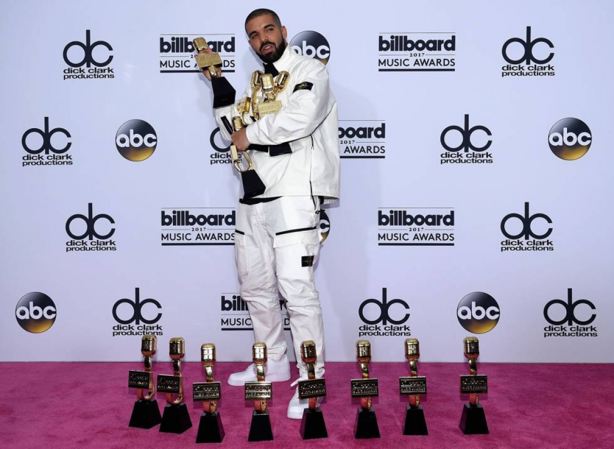 Drake rompe récord y se lleva 13 premios en los Billboard Music Awards