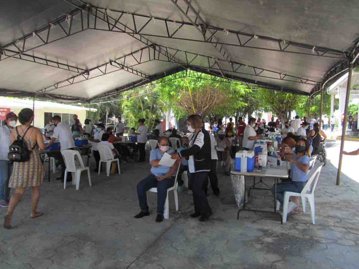 Inicia aplicación de segunda dosis para sector 50-59 años en Jojutla