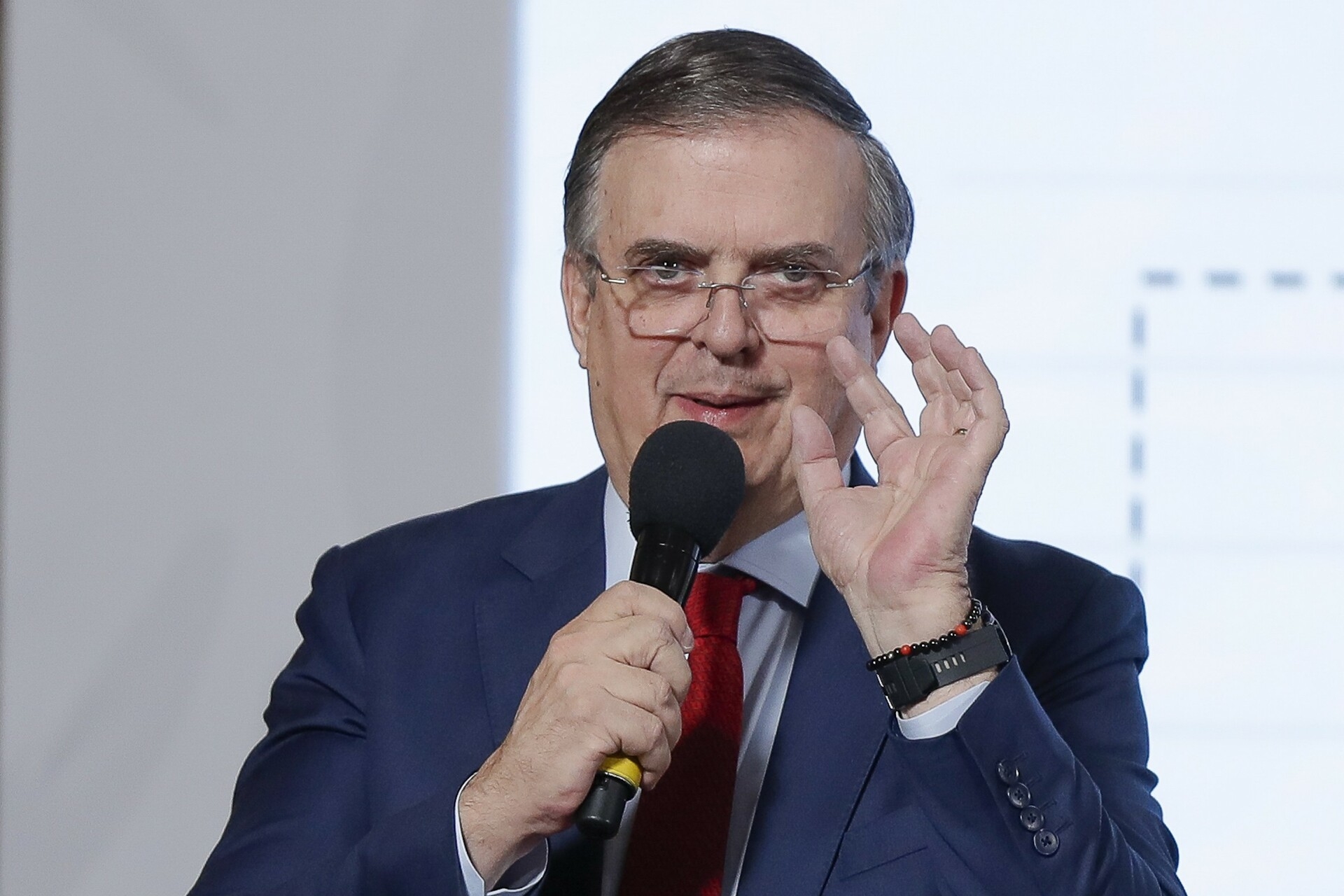 Ebrard asegura que los nuevos aranceles protegerán la industria mexicana