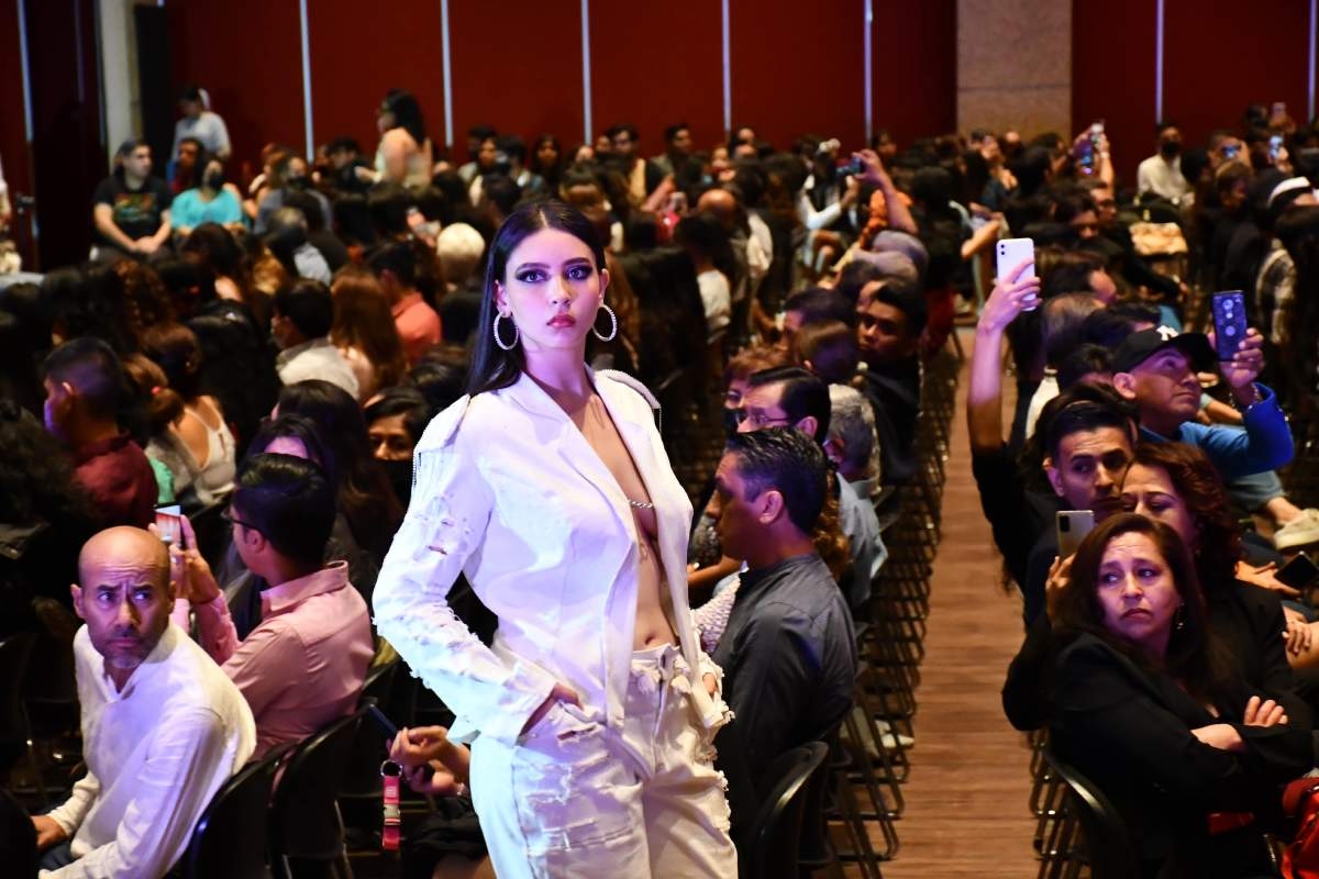 Presenta UTEZ más de 200 producciones textiles durante pasarela "Renacer"