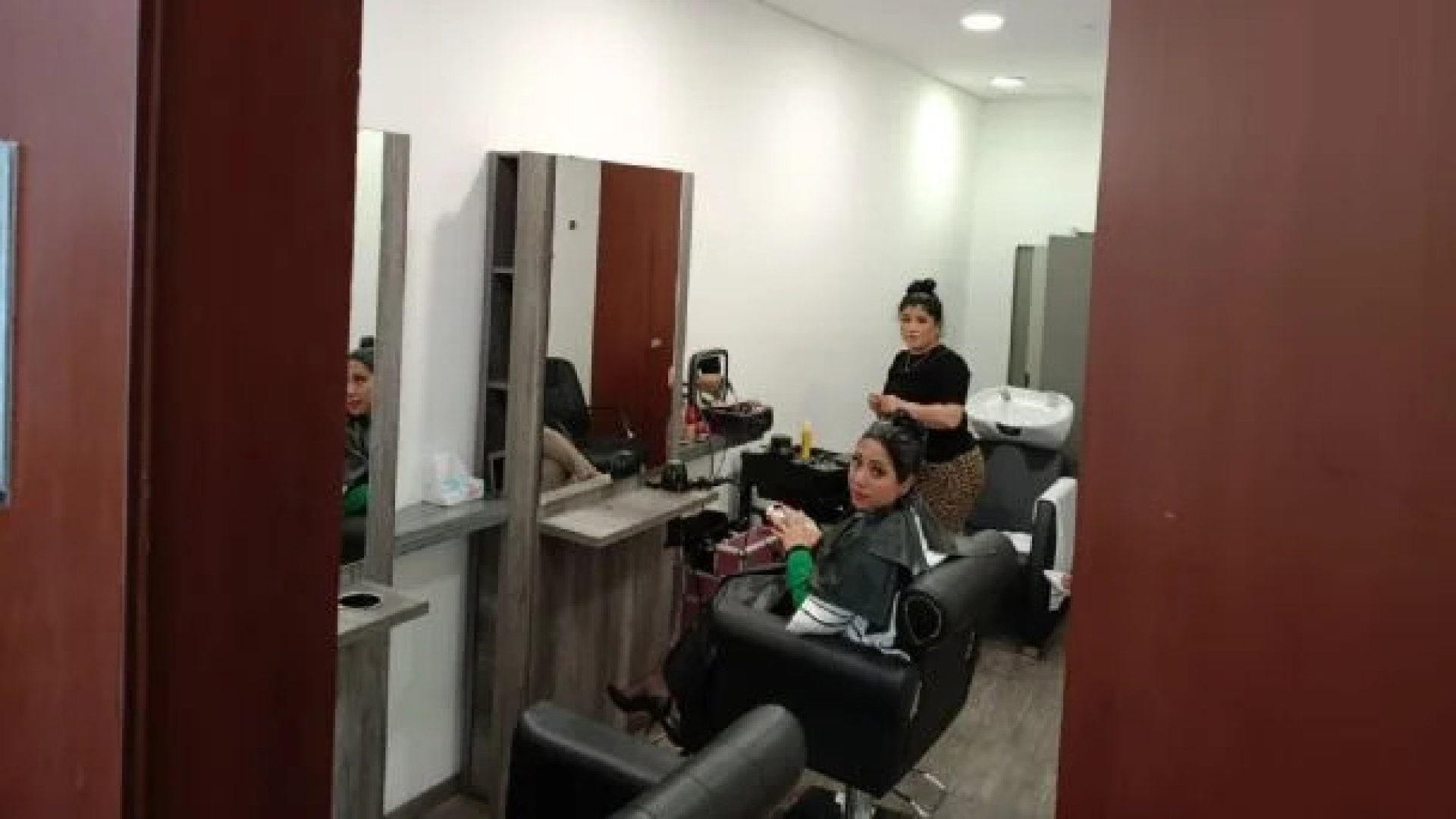 Revelan existencia de salón de belleza en instalaciones del Senado
