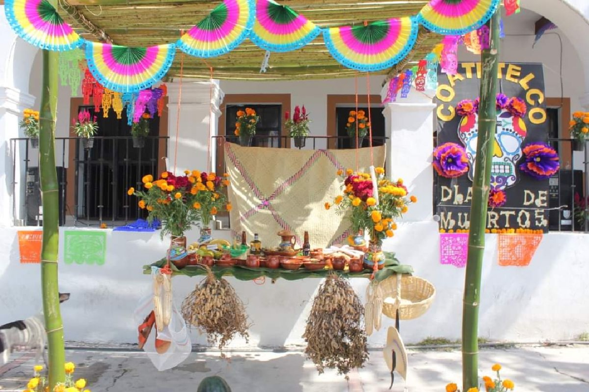 Realizan exposición de ofrendas colgantes en Coatetelco