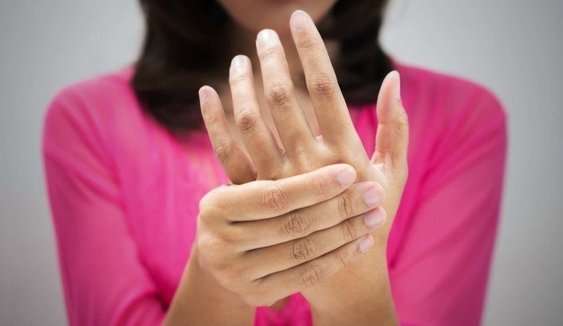 Hormigueo en manos o pies: cuándo es inofensivo y cuándo requiere atención