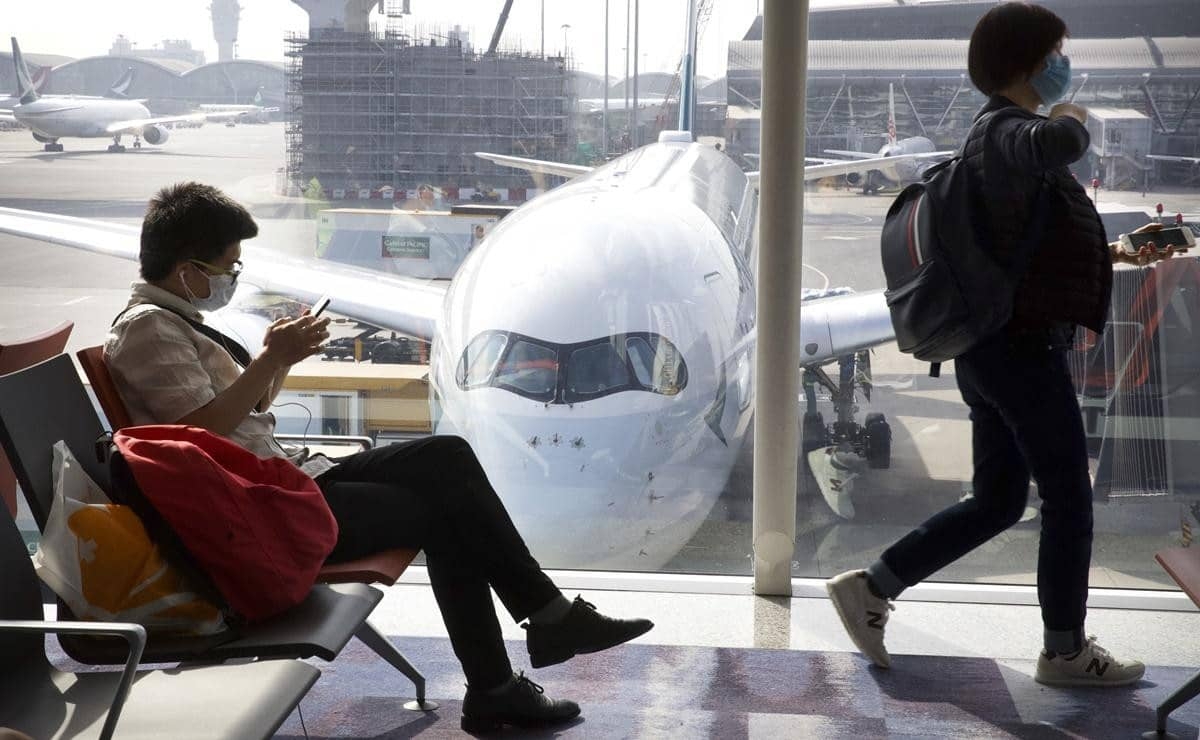 Aeropuerto en China cancela cientos de vuelos por caso de COVID-19