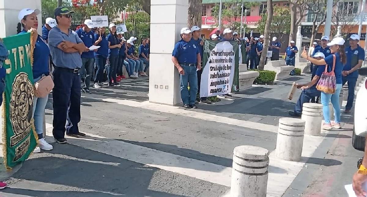 Marchan telefonistas por el Día del Trabajo en Cuautla
