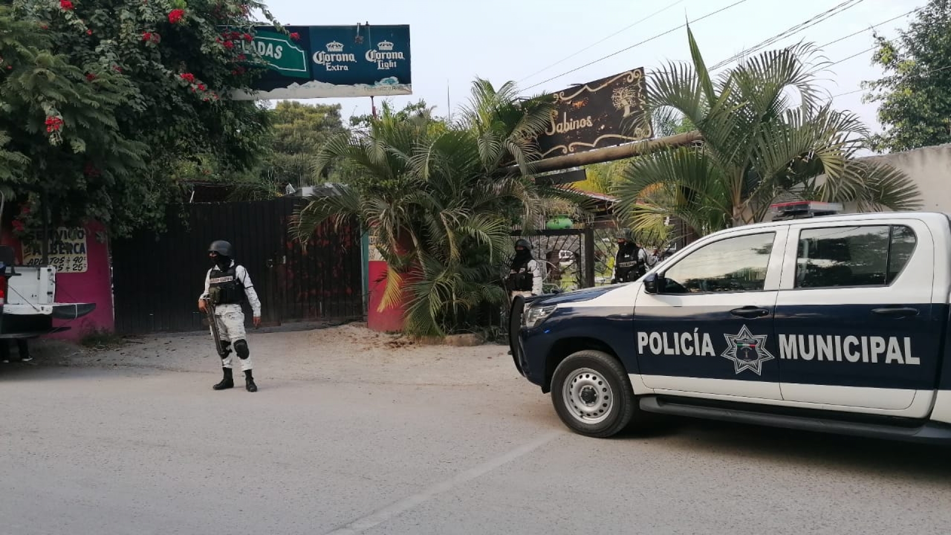 Matan a balazos a tres hombres en un bar