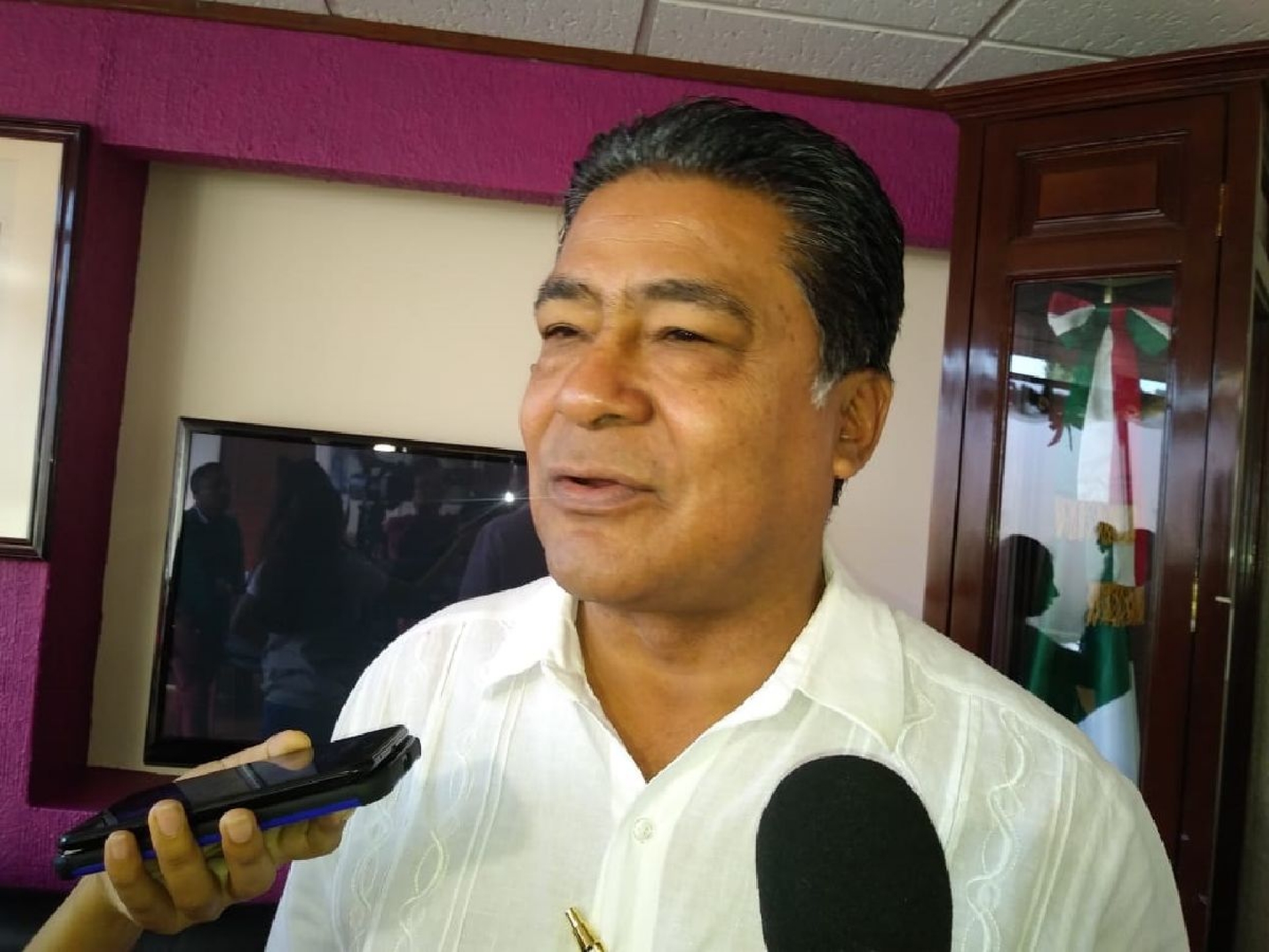 De al menos mil millones, las irregularidades en el IEBEM: Salgado de la Paz