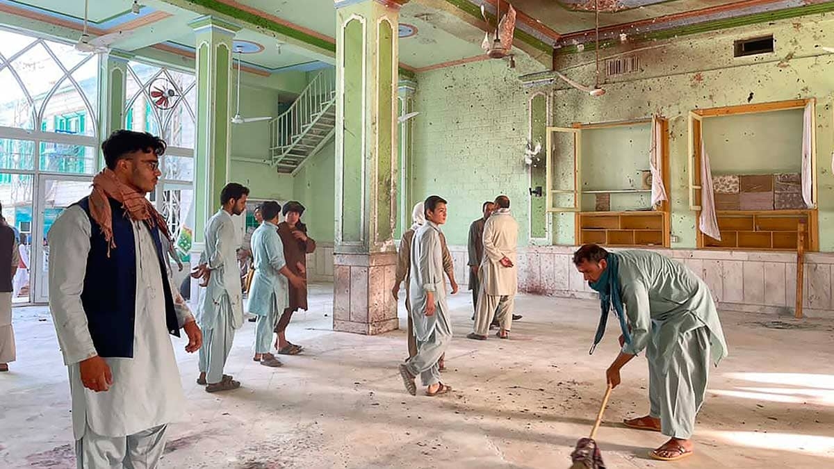 Atentando suicida en mezquita de Afganistán deja al menos 37 muertos