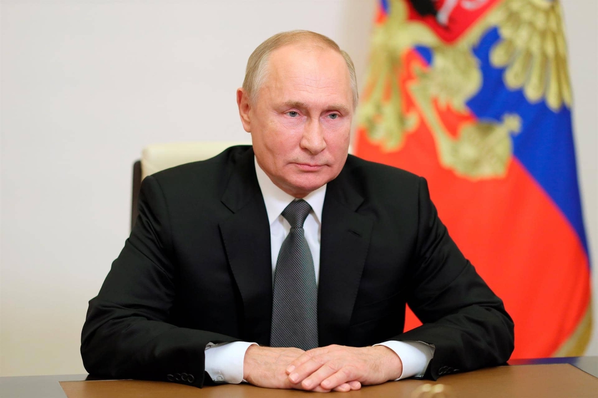 Vladimir Putin recibe tercera dosis de la vacuna rusa "Sputnik Light"