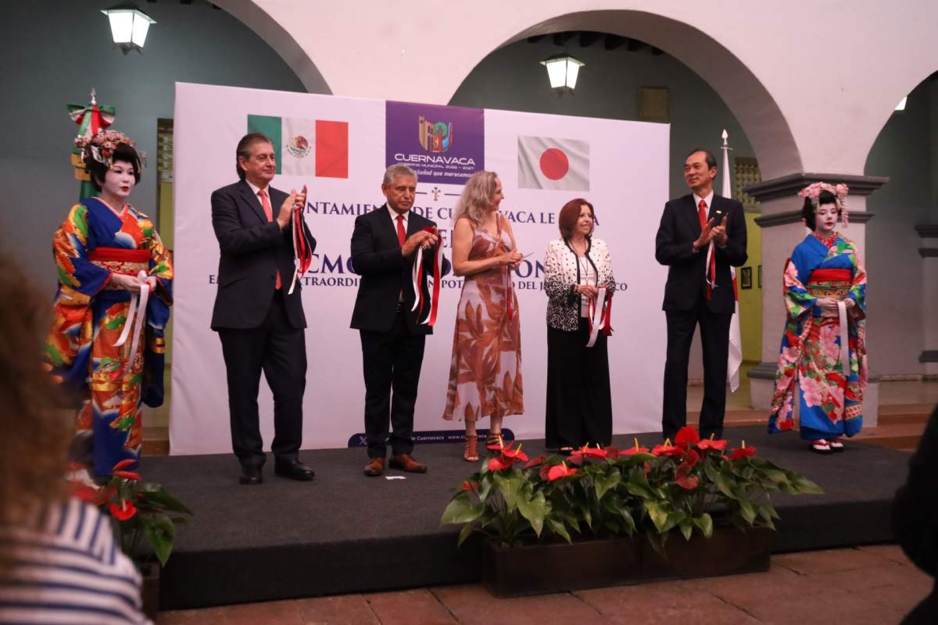 Cuernavaca florece con la exposición de arte floral japonés Ikebana