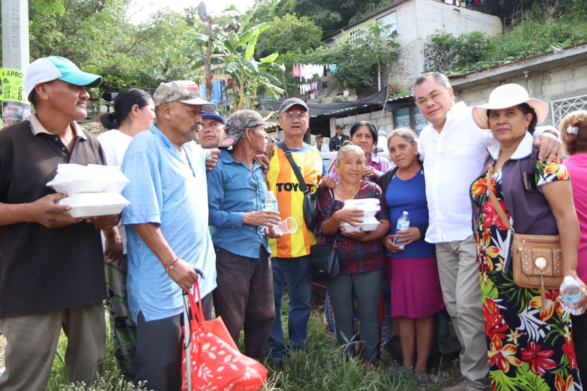 Implementa alcalde de Jiutepec programa 'Comedor comunitario rodante'