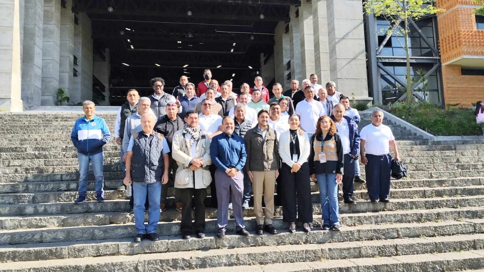 Choferes de diferentes sitios de taxis participaron en el segundo curso de capacitación del 'Taxi turístico'