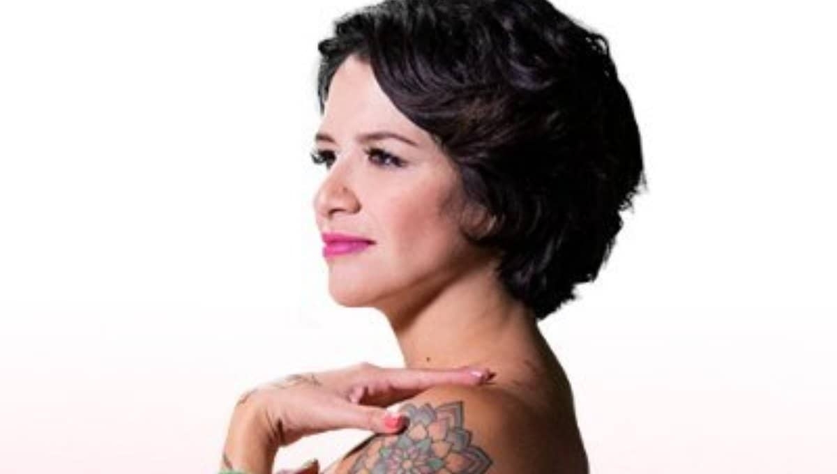 Candidata propone "chichis para todas", para mujeres que tuvieron cáncer