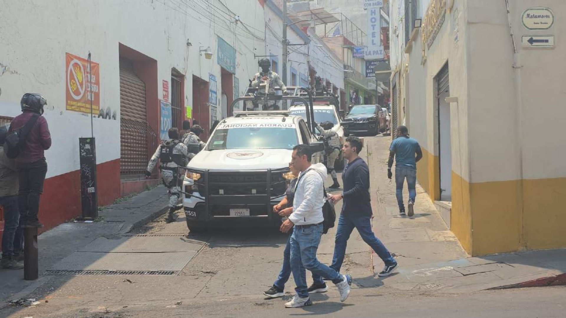 Arrestan a tres hombres en un hotel de Cuernavaca