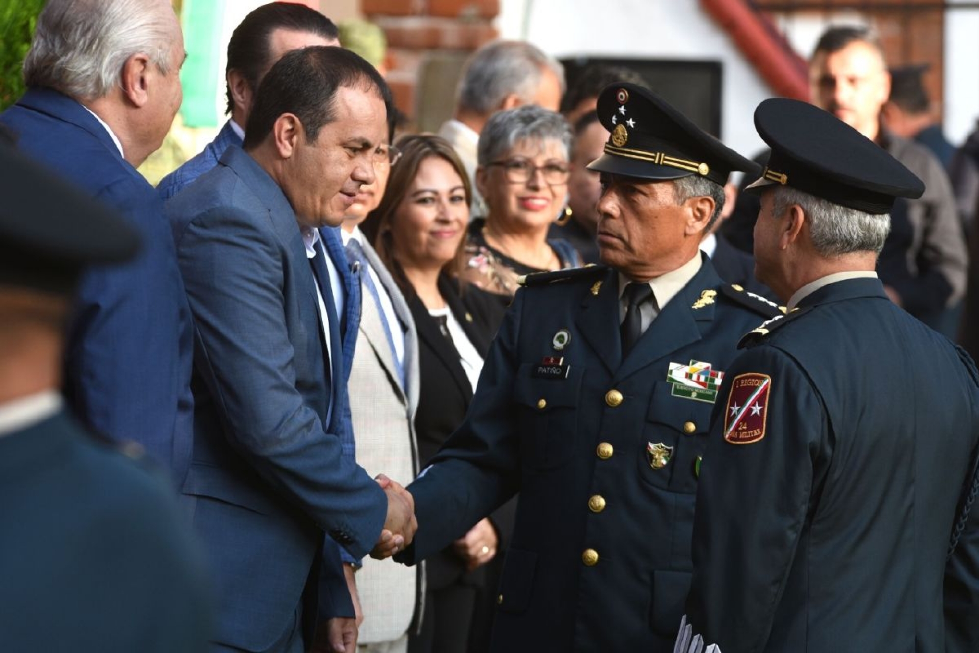 Presente Cuauhtémoc Blanco en toma de posesión del Comandante de la 24/a Zona Militar