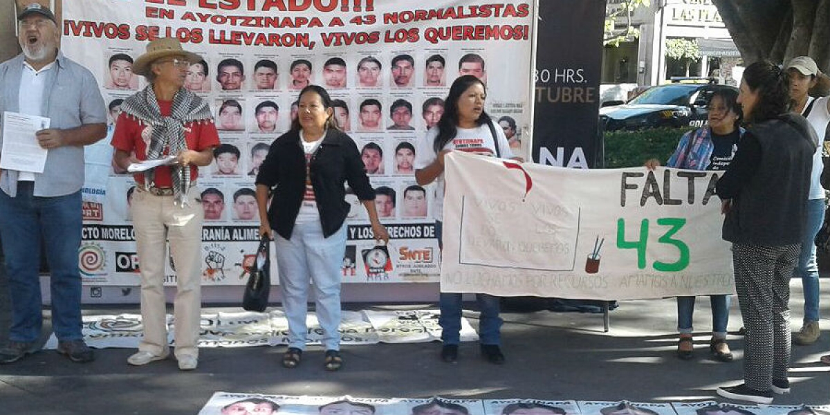 Se manifiestan activistas a 37 meses de la desaparición de estudiantes de Ayotzinapa