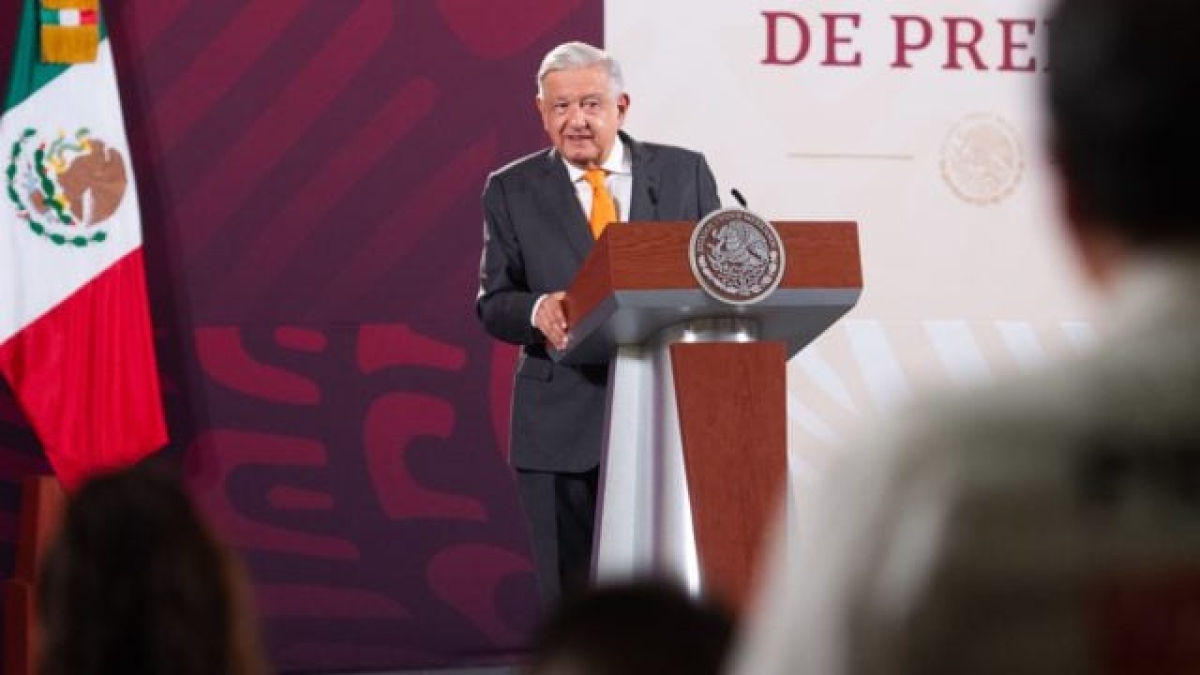 AMLO celebra que Martí Batres se quede al frente de CDMX