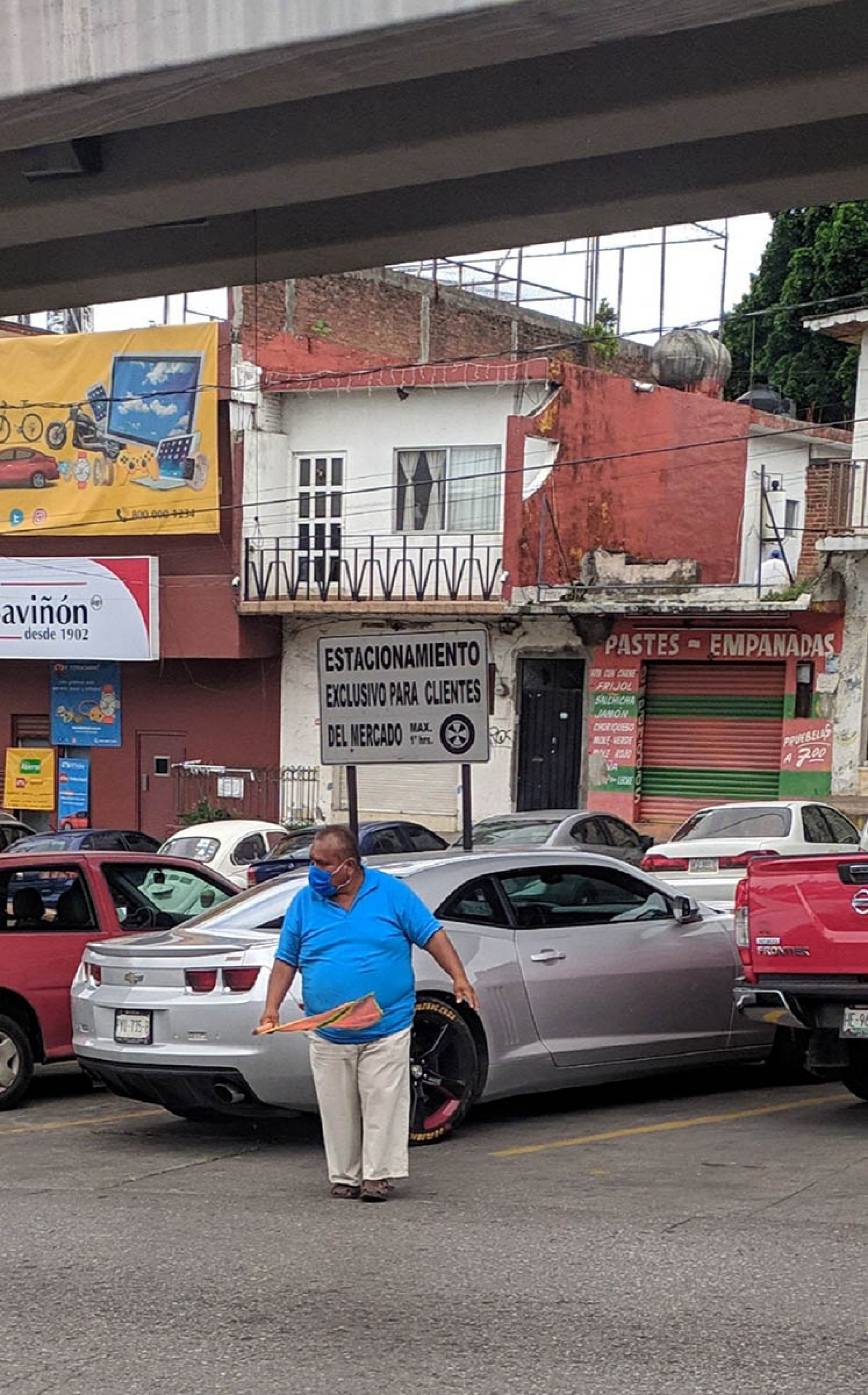 A pesar de la adversidad sigue al pie del cañón