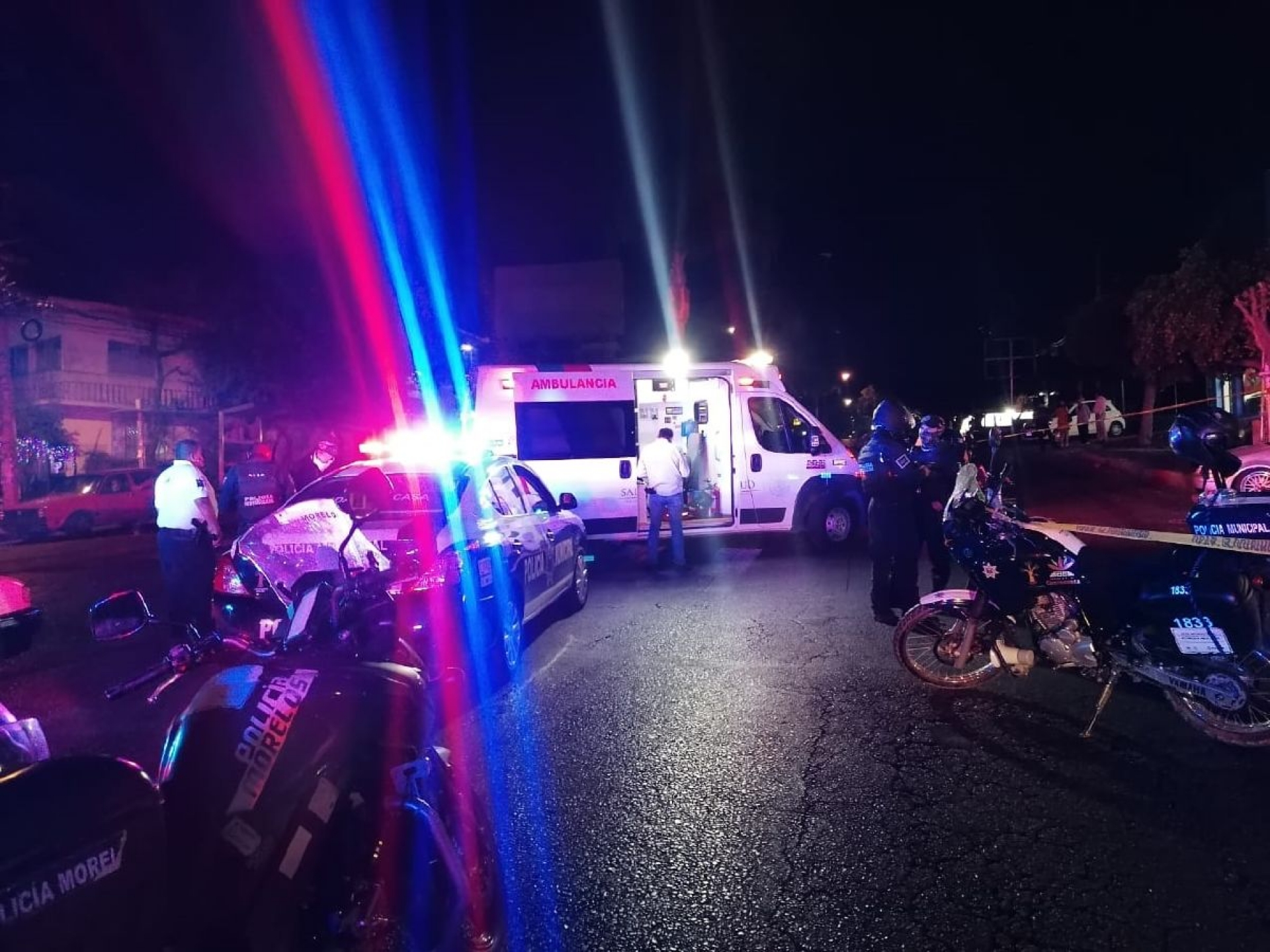 Balean a dos hombres a bordo de un auto