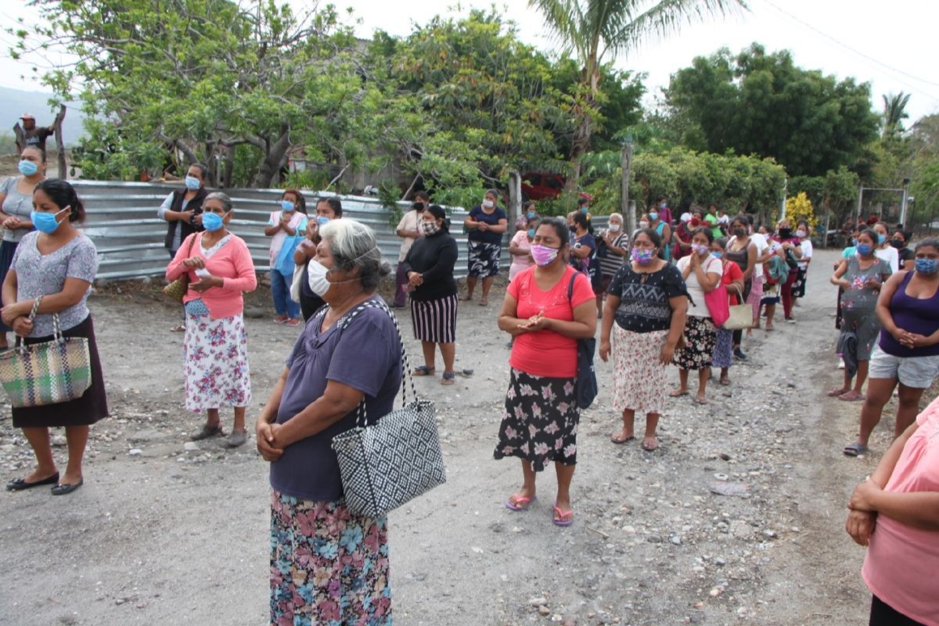 Siguen entregando despensas en Tlaltizapán
