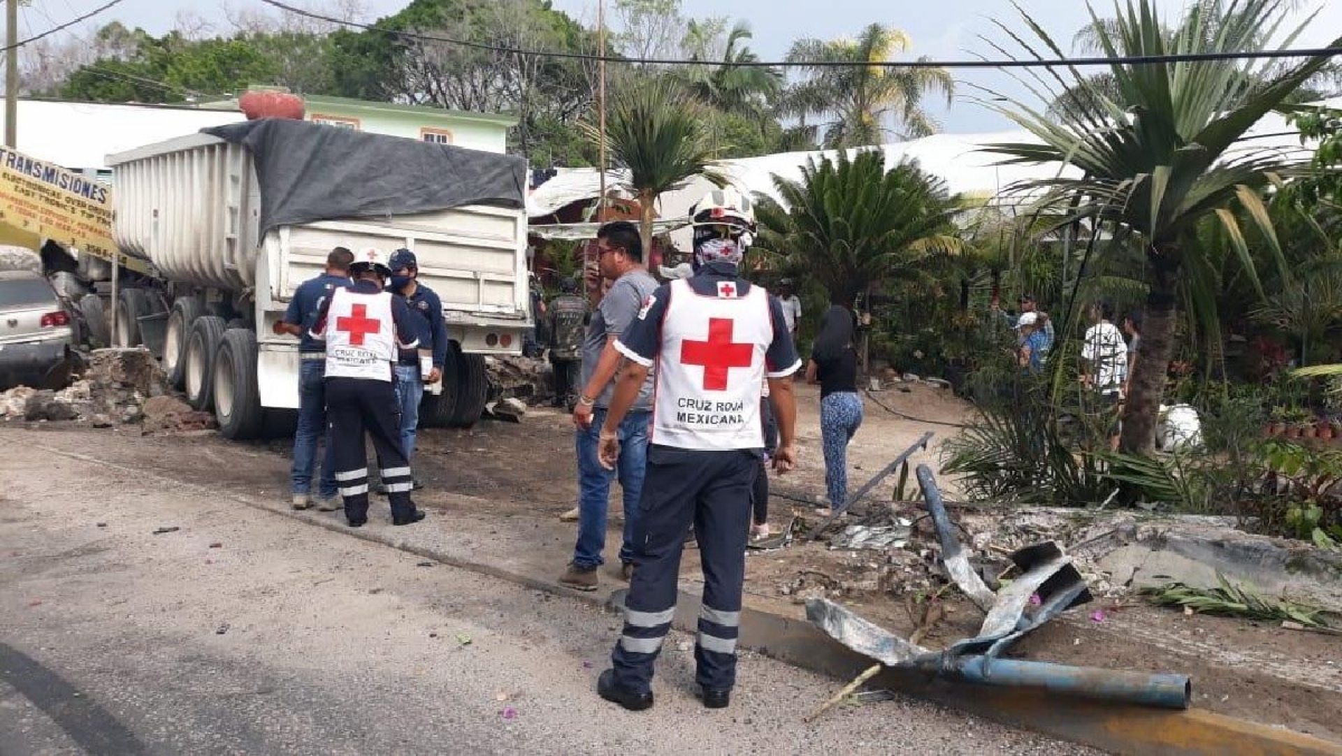 Choque en Oaxtepec deja dos muertos y 11 heridos