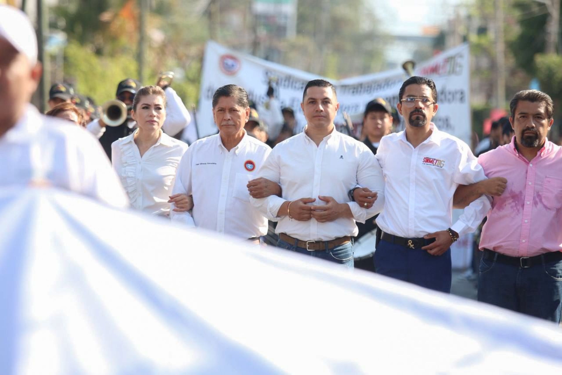 Desfilan en Jiutepec más de tres mil trabajadores del estado de Morelos