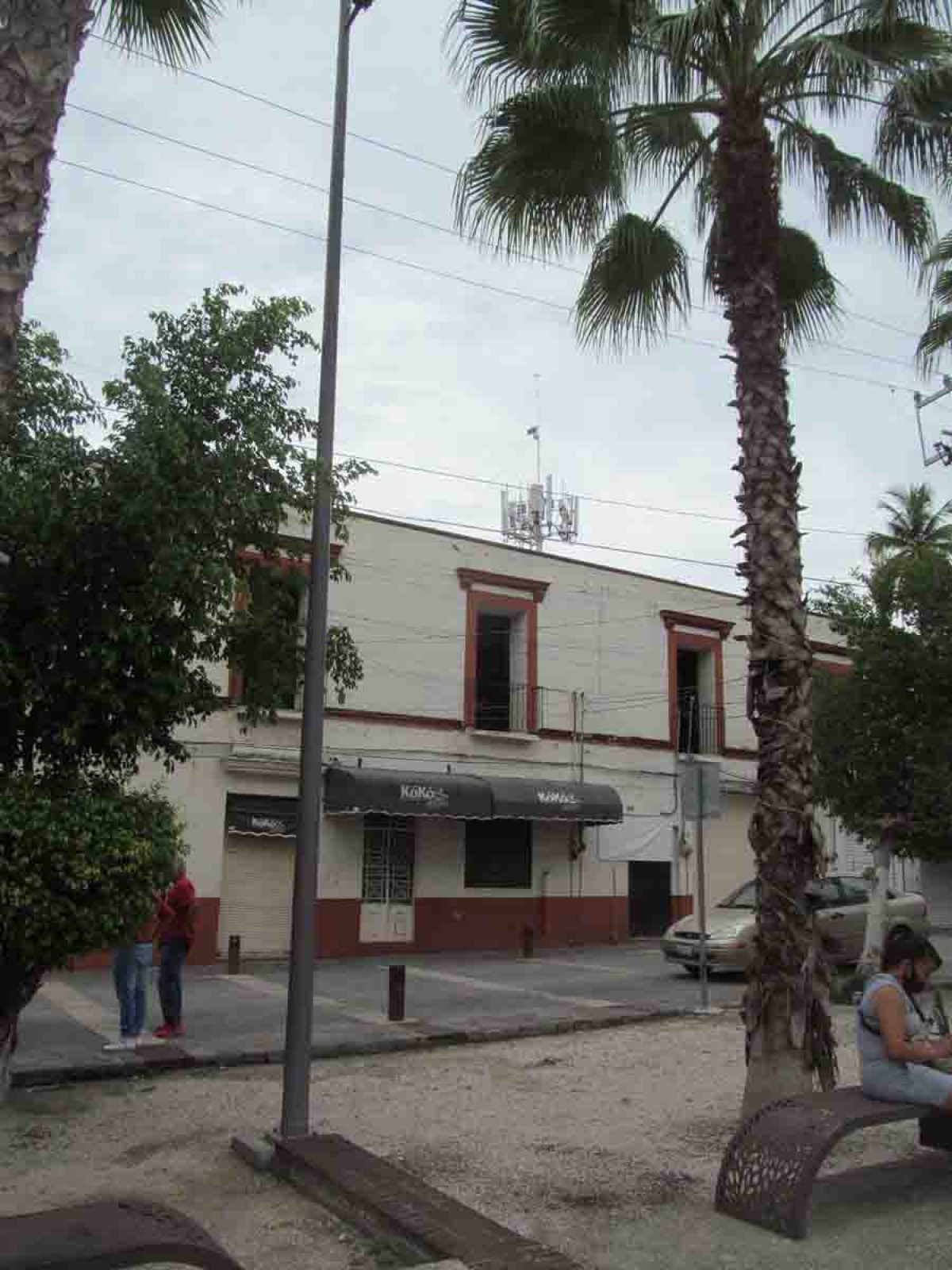 Exigen retiro de antena telefónica instalada en el centro de Jojutla