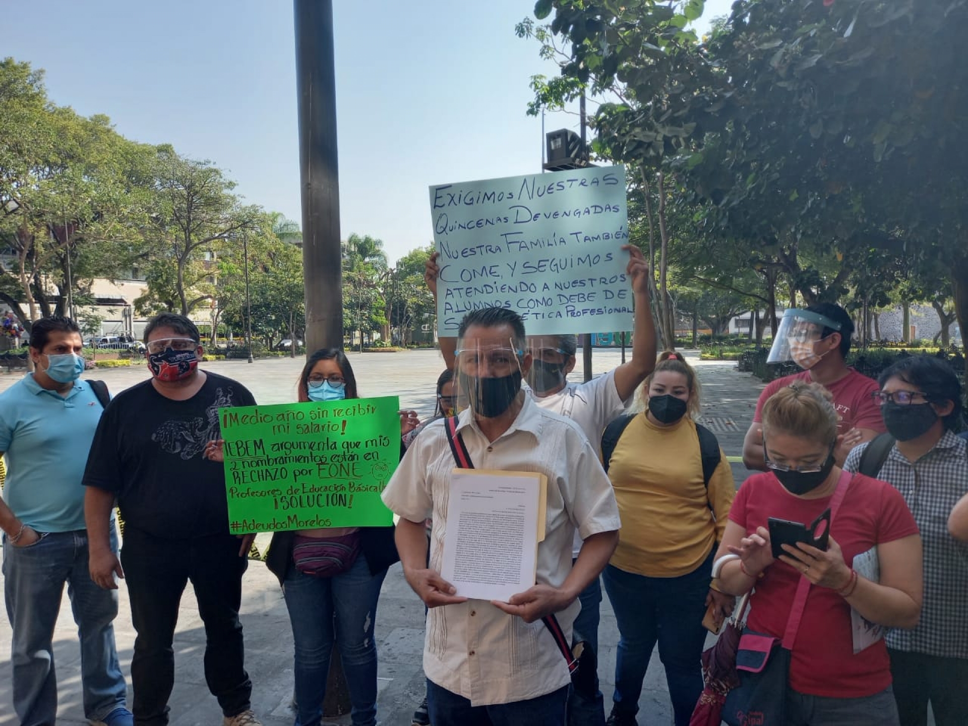 Protestan docentes de nuevo ingreso; exigen pago de salarios adeudados