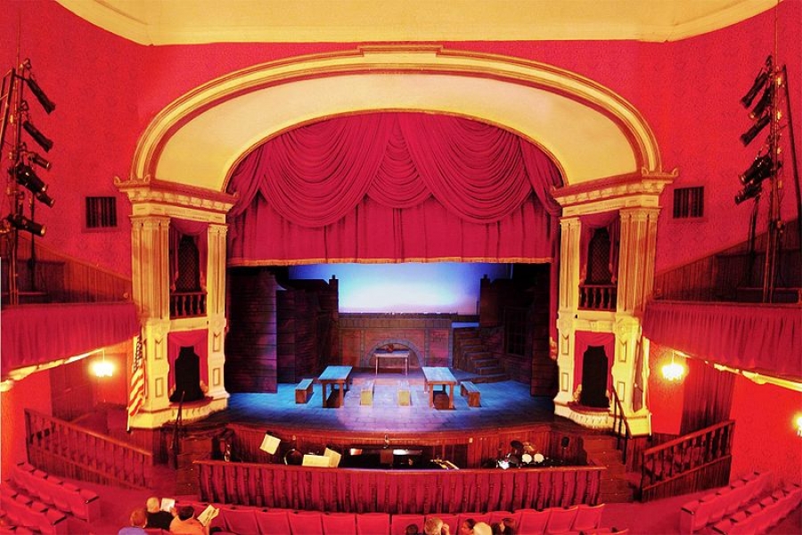 En el escenario