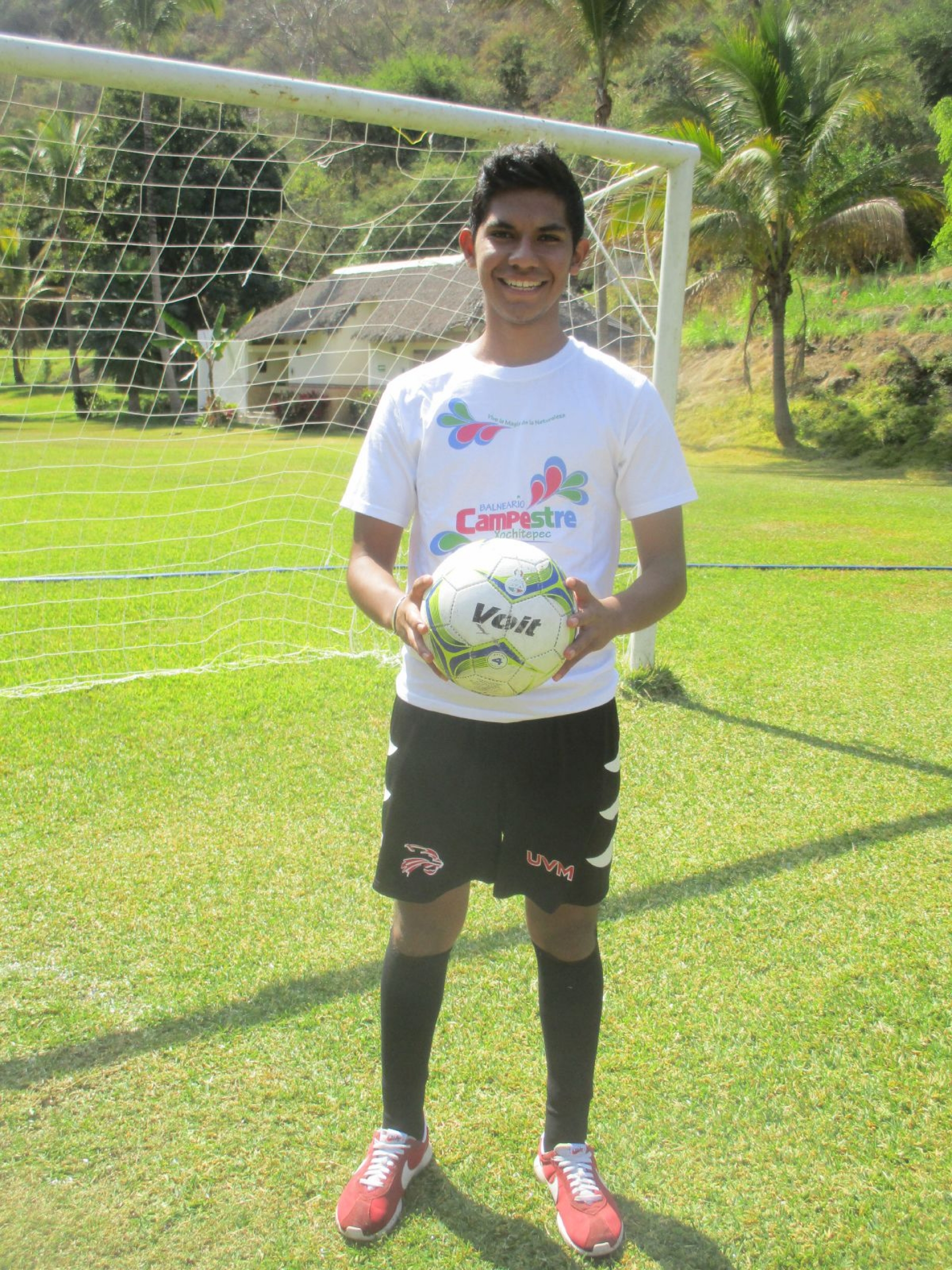 Persigue su sueño de ser futbolista profesional
