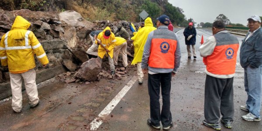 Deslave en la autopista México-Cuernavaca provocó cierre parcial