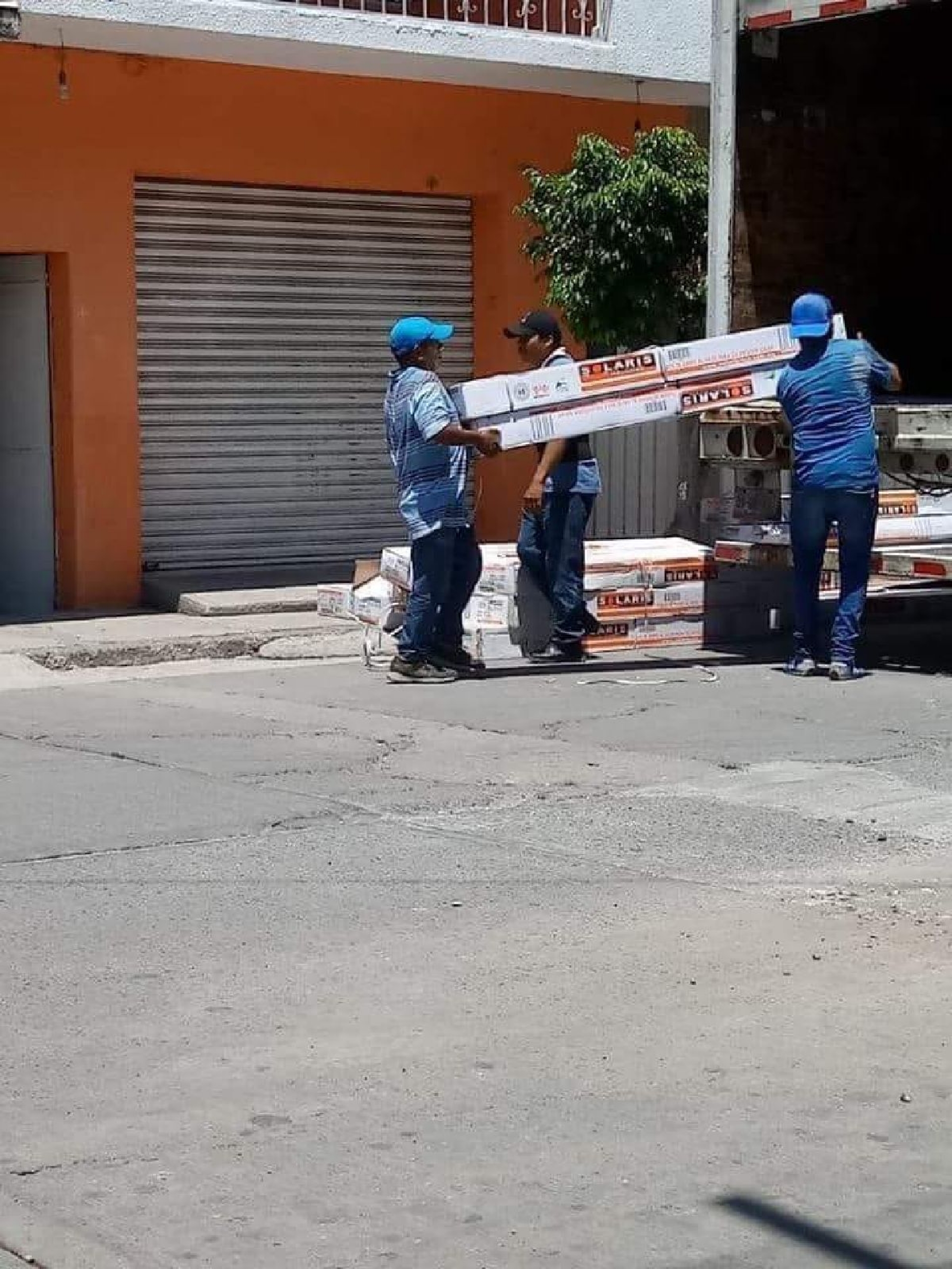 Georgina Montaña León continúa almacenando calentadores con fines electorales