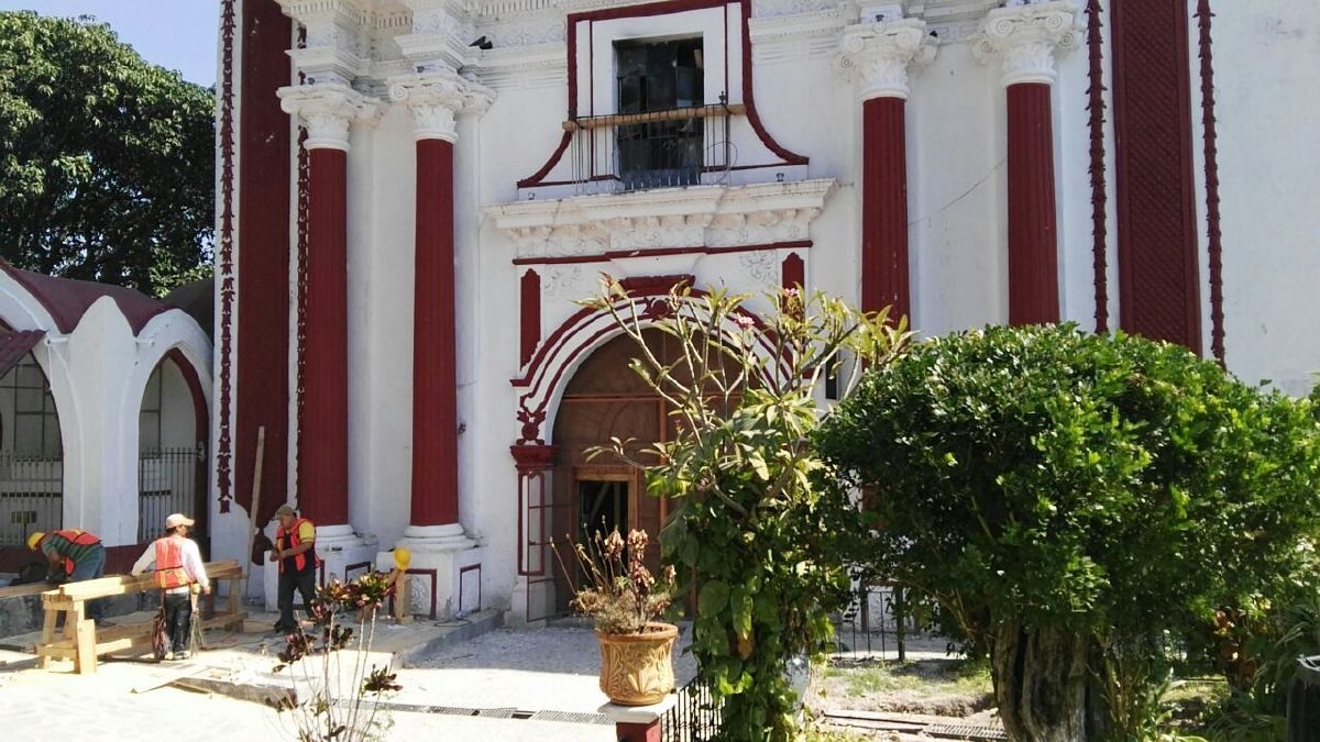 Apuntalan iglesia de San Francisco de Asís para su reparación